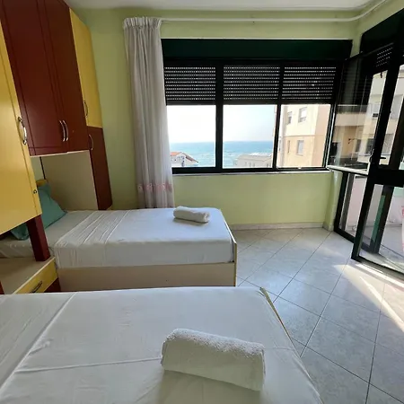 Spacious 2 Bedroom Center By Lunasol Apartment *