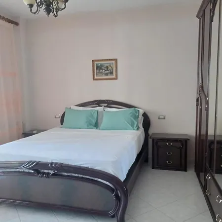 Spacious 2 Bedroom Center By Lunasol