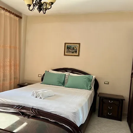 Spacious 2 Bedroom Center By Lunasol Apartment *