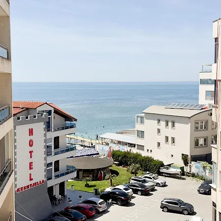 Spacious 2 Bedroom Center By Lunasol Apartment *