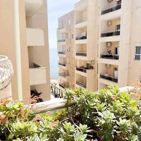 Spacious 2 Bedroom Center By Lunasol Apartment