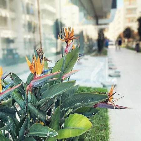 Spacious 2 Bedroom Center By Lunasol Apartamento Durrës