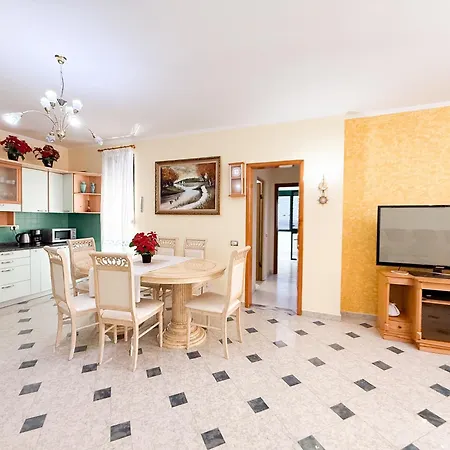 דירה Spacious 2 Bedroom Center By Lunasol *