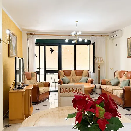 Spacious 2 Bedroom Center By Lunasol דירה *