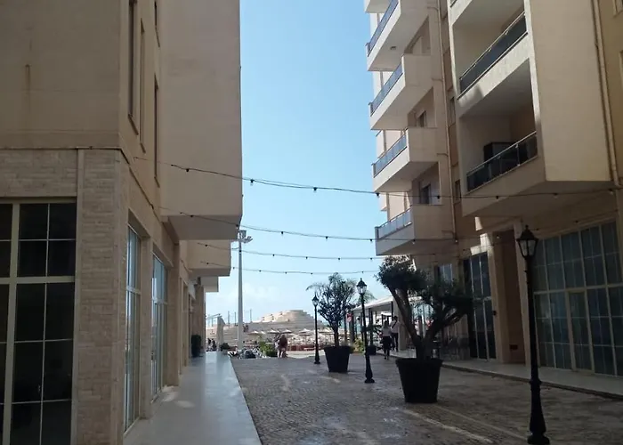 Spacious 2 Bedroom Center By Lunasol Appartement Durrës