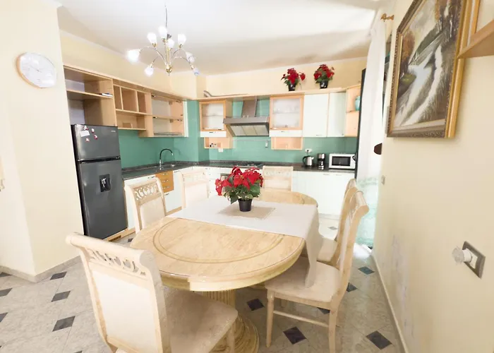 Spacious 2 Bedroom Center By Lunasol Durrës