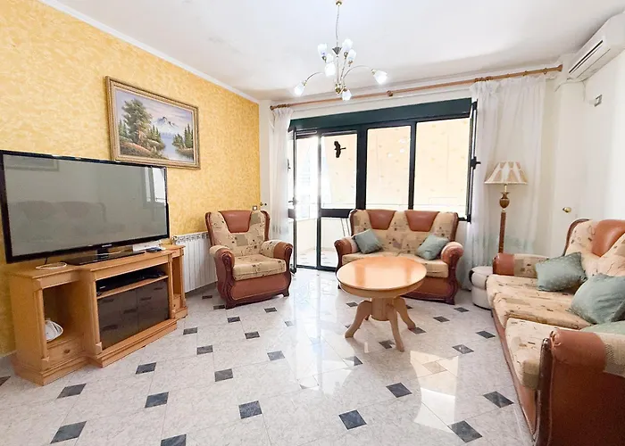 Spacious 2 Bedroom Center By Lunasol