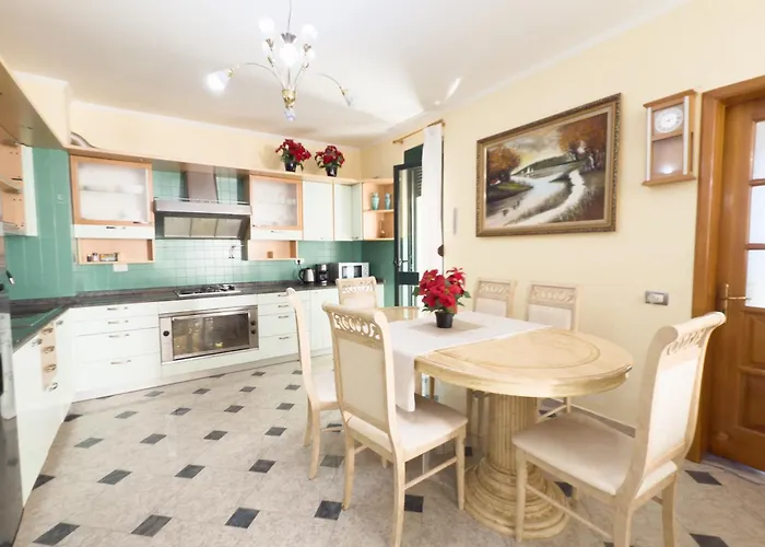 Spacious 2 Bedroom Center By Lunasol * Durrës